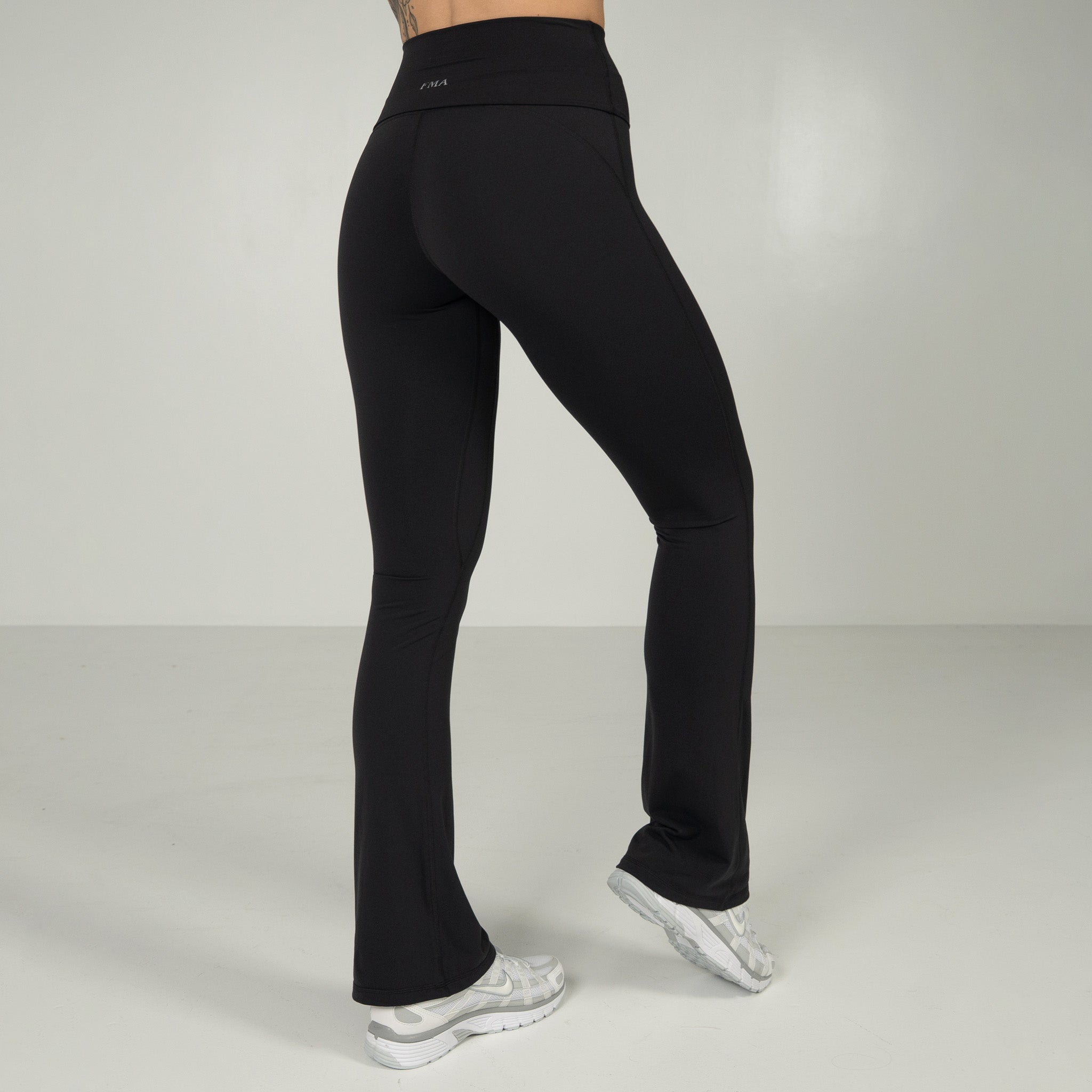 Momentum Flare Leggings Midnight Black